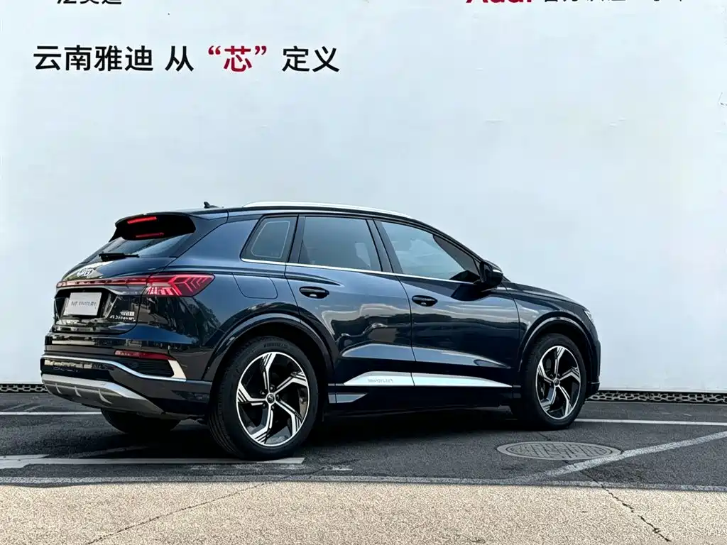 Photo 4 - Audi Q4 e-tron