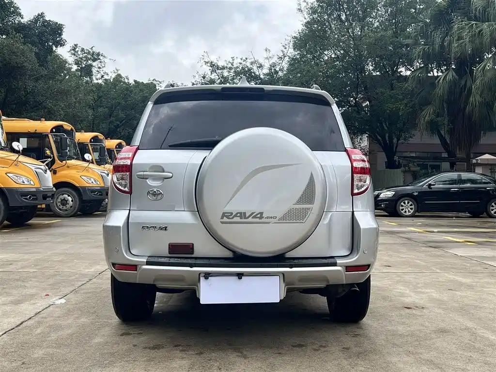 Toyota RAV4 Rongfang 2011 2.0L Automatic Classic Edition фото 8