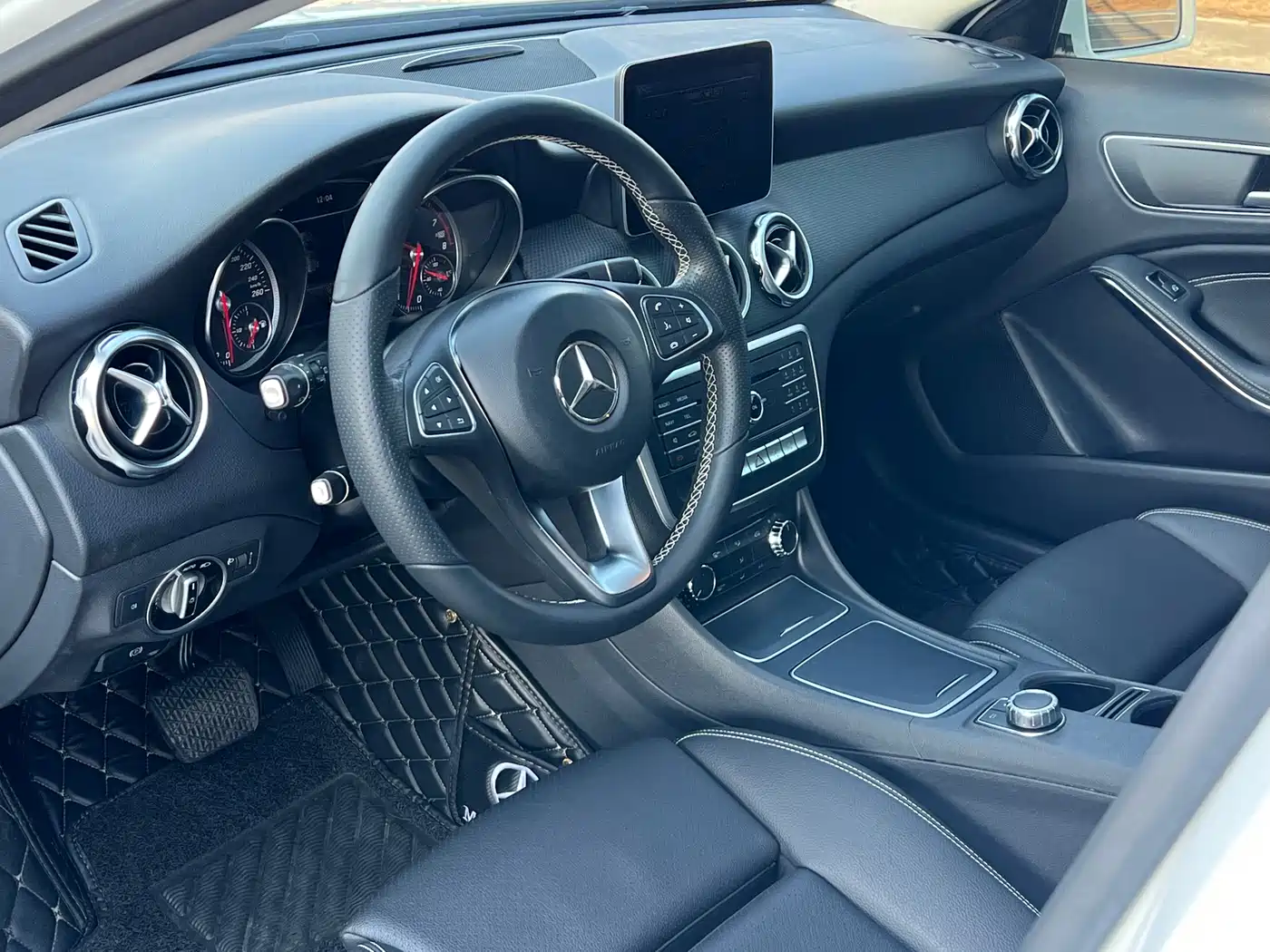 Mercedes-Benz GLA 2017 GLA 200 Dynamic фото 6