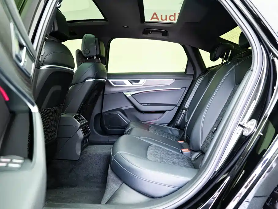 Фото 10 - Audi A6L