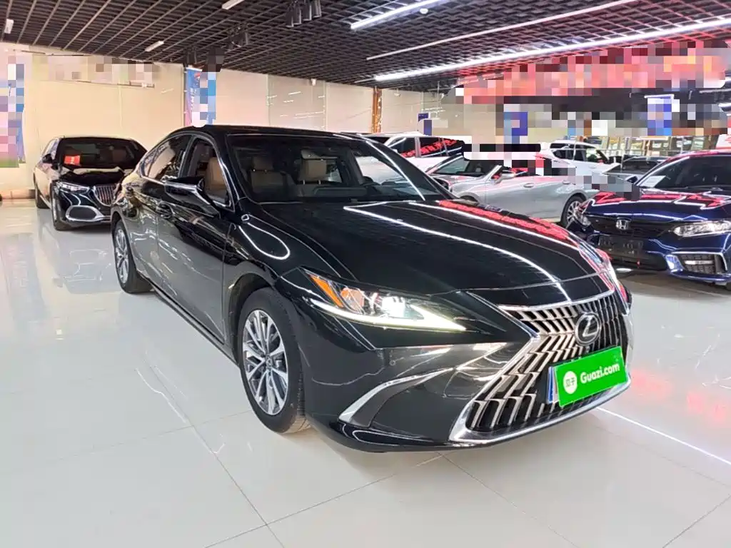 Фото 4 - Lexus ES