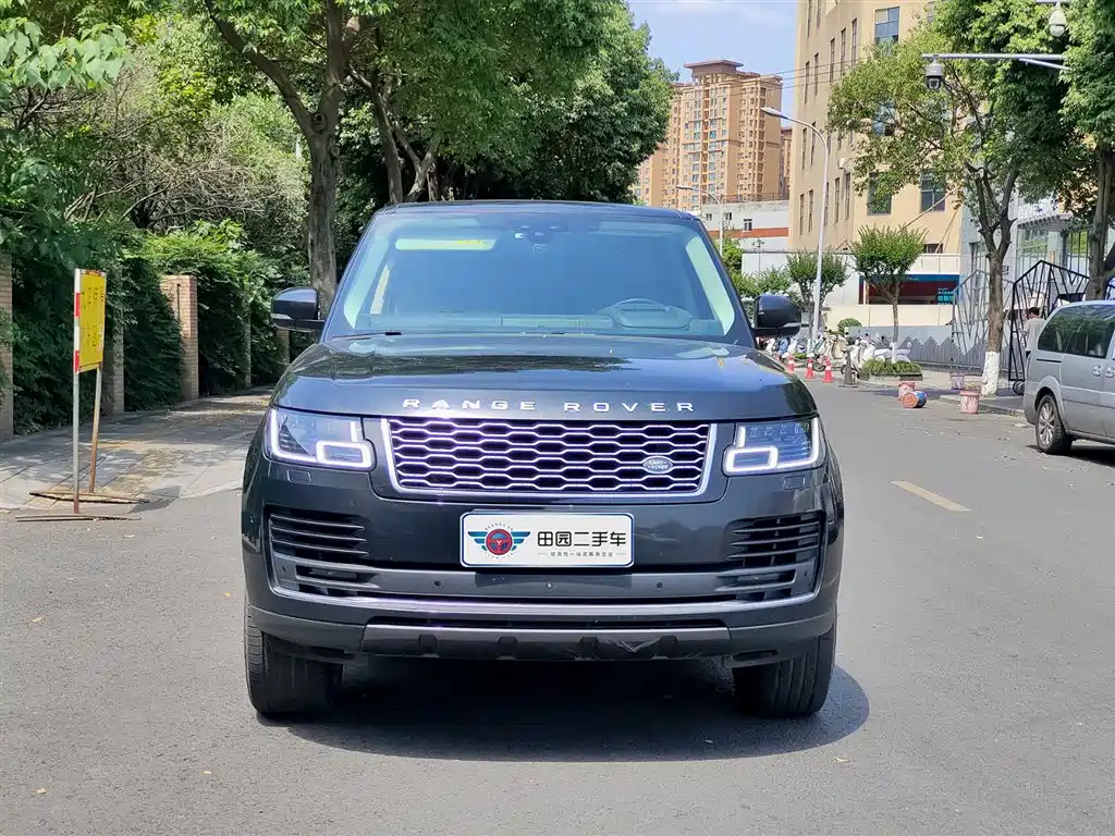 Land Rover Range Rover 2021 3.0 L6 Heritage Extended Classic Edition фото 2