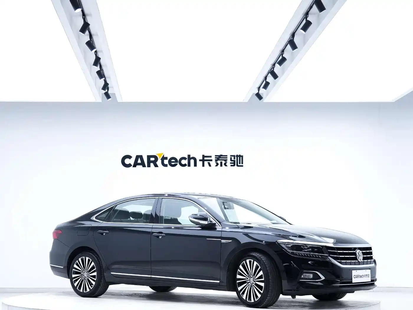 Volkswagen Passat 2019 330TSI Luxury Edition China VI фото 5