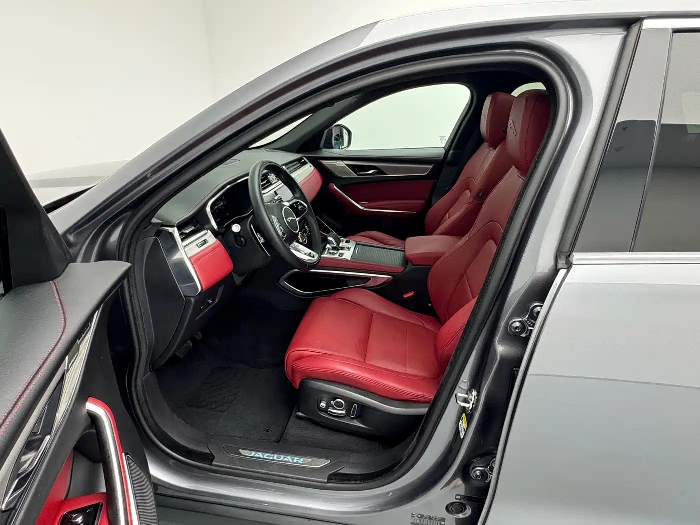 Jaguar F-PACE 2022 2022 Model P340 R-Dynamic SE