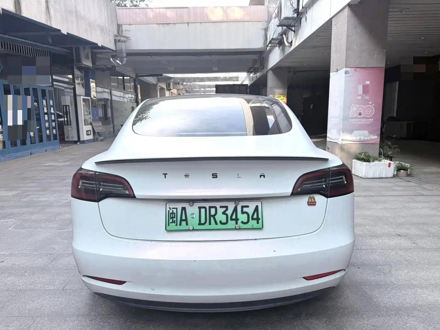 TESLA MODEL 3