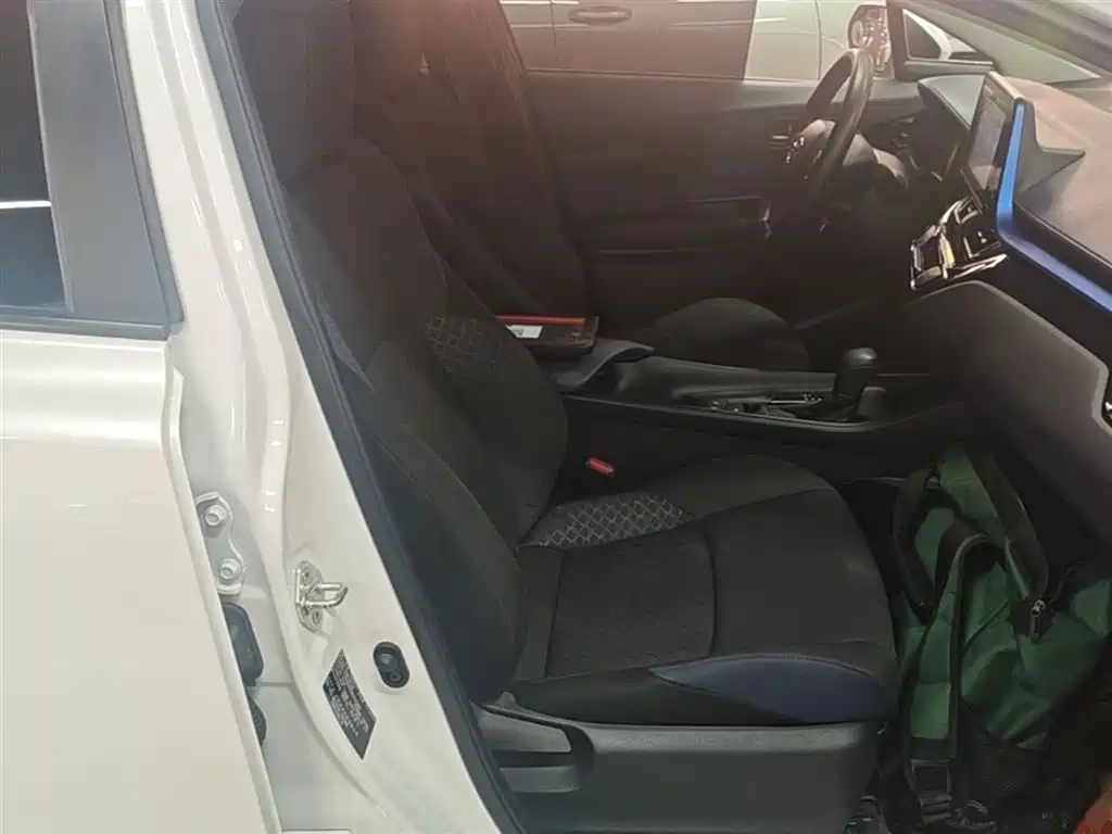 Toyota C-HR 2021 2.0L Comfort Edition фото 25