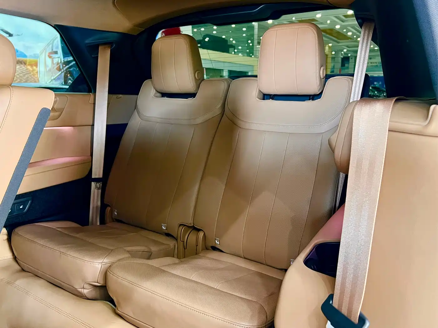 Land Rover Range Rover 2024 3.0 L6 400PS Golden Age Extended 7-Seater фото 12