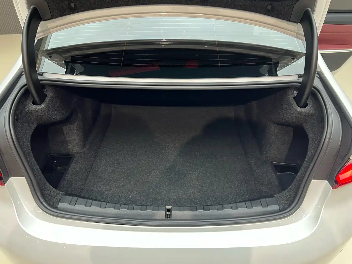 BMW 3 Series 2023 325Li M Sport Package фото 9