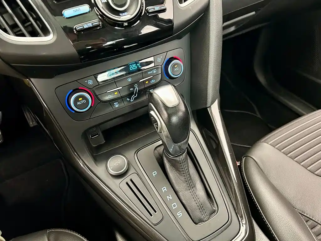 Фото 9 - Ford Focus