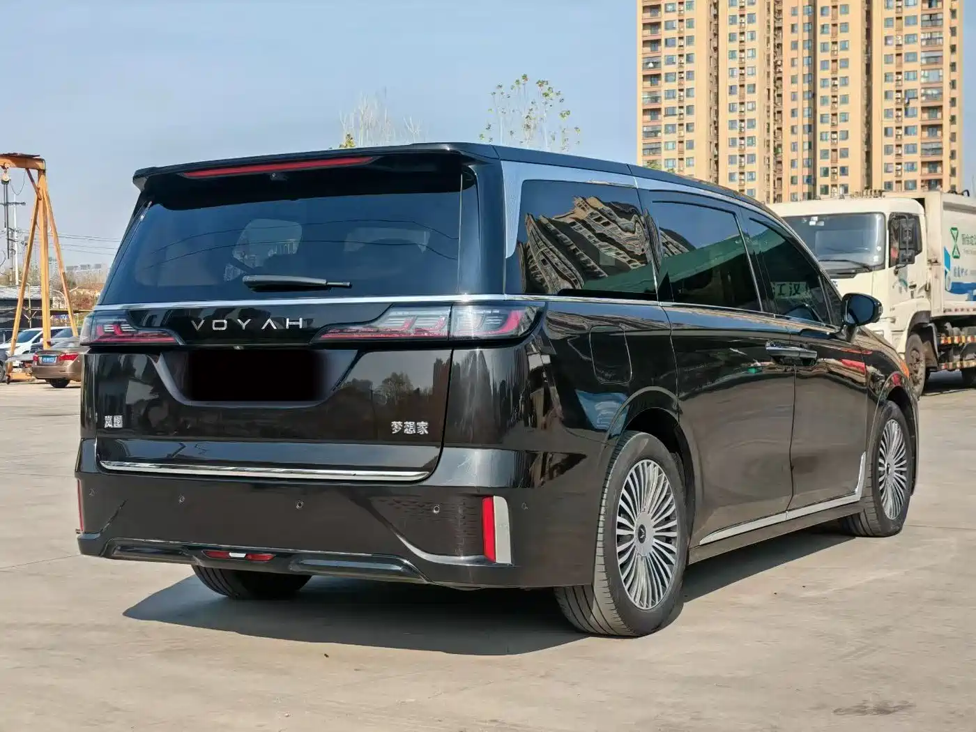 Voyah Auto Voyah Dreamer 2025 PHEV AWD Flagship Qian Kun Edition фото 6