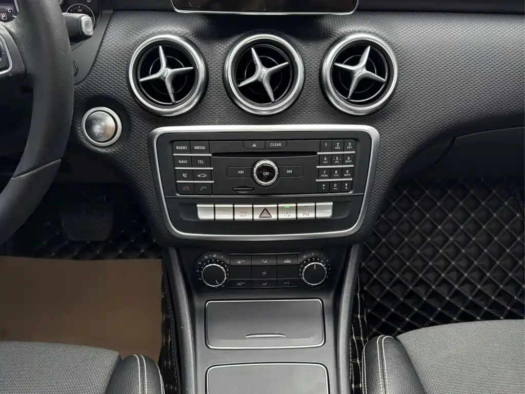 Mercedes-Benz A-Class (Import) 2017 Facelift A 200 Dynamic фото 5