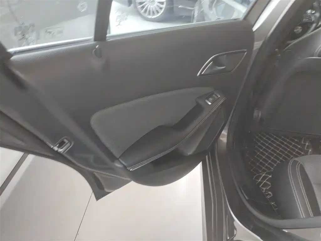 Mercedes-Benz A-Class (Import) 2017 Facelift A 200 Dynamic фото 18