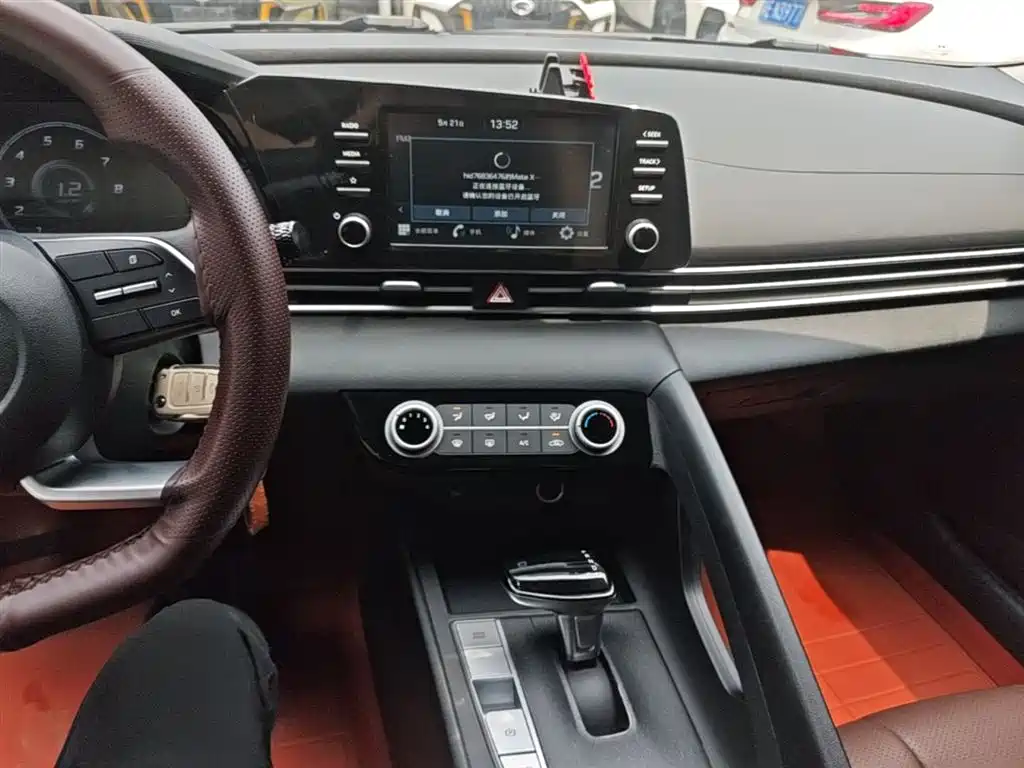 Hyundai Elantra 2022 1.5L CVT GLS Leading Edition фото 13