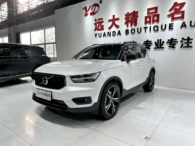 Volvo XC40 2020 T4 AWD Momentum Sport Edition — фото 1