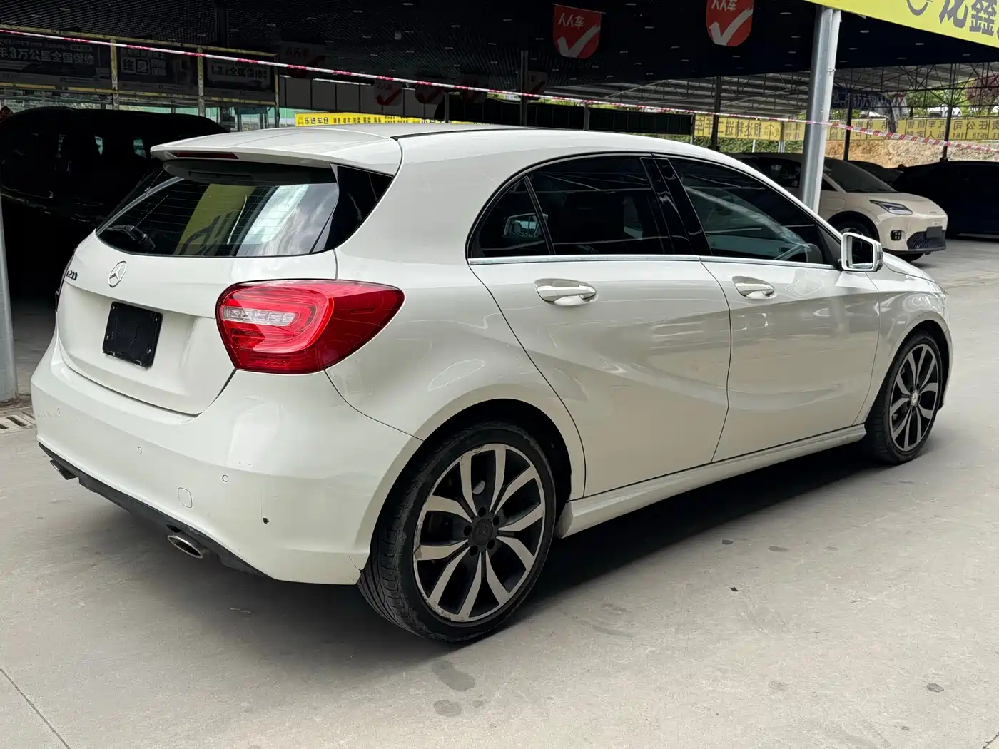 Mercedes-Benz A-Class (Import) 2015 A 200 Fashion фото 16