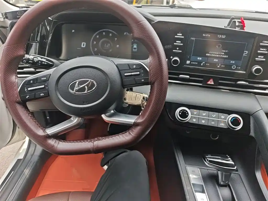 Hyundai Elantra 2022 1.5L CVT GLS Leading Edition фото 10