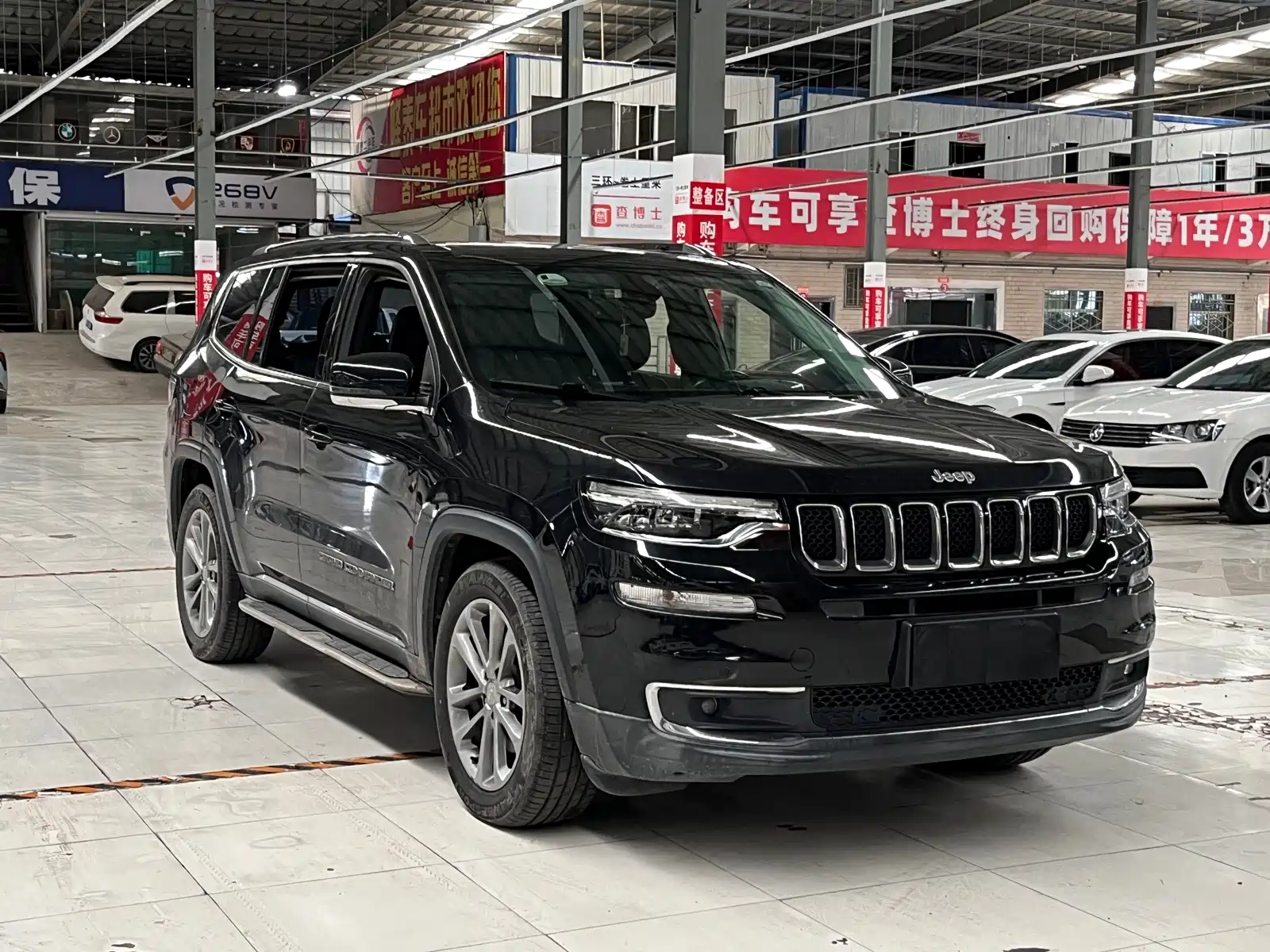 Фото 3 - Jeep Grand Commander