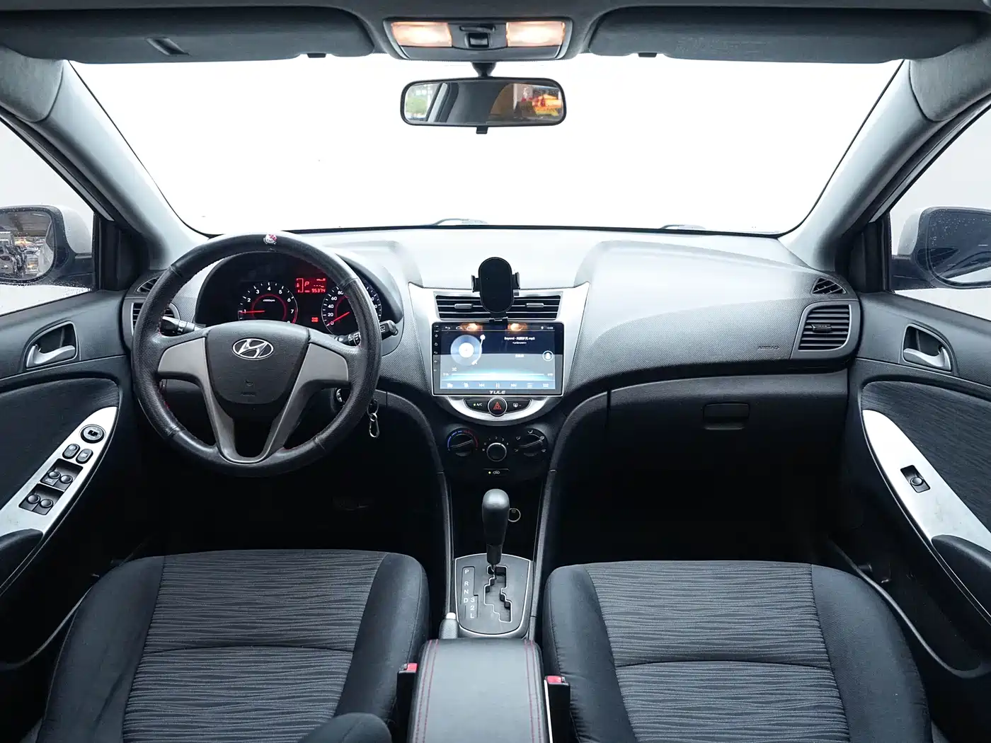 Hyundai Reina 2014 Model 1.4L Automatic GLX фото 7