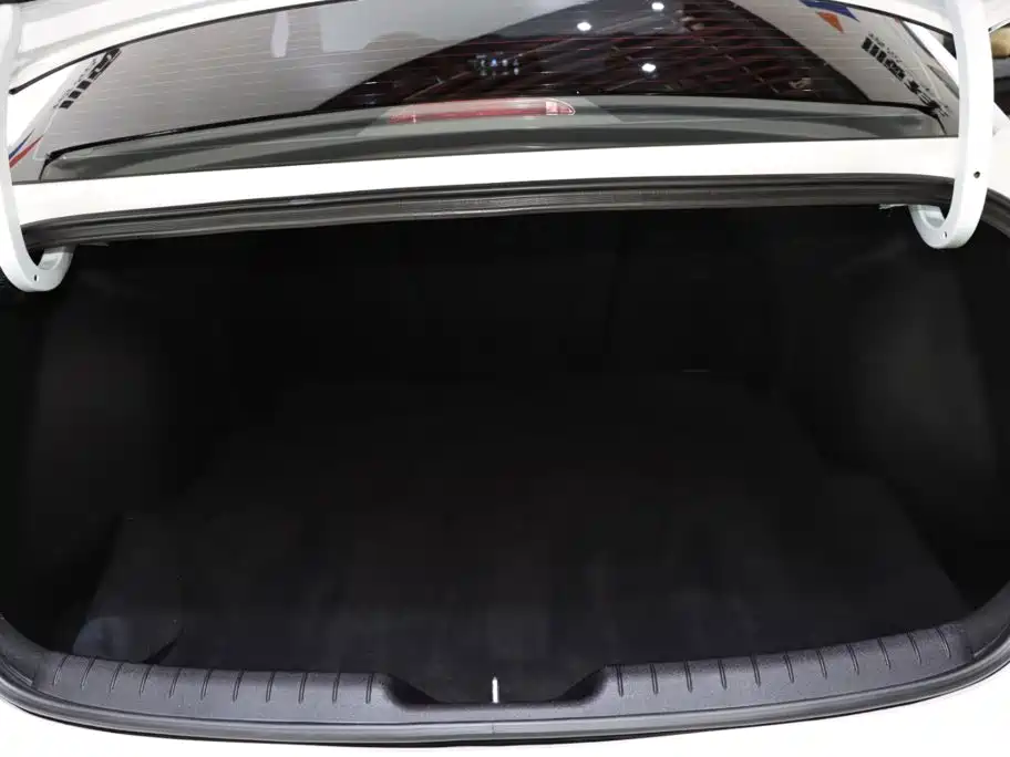 Photo 17 - Hyundai Elantra