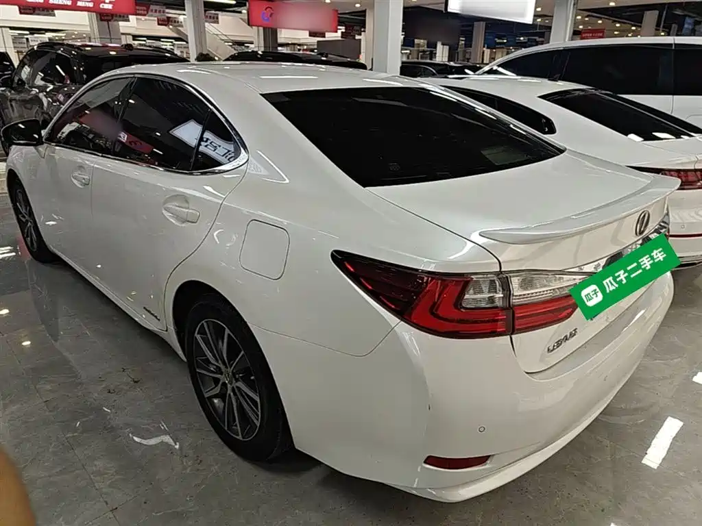 Lexus ES 2017 300h Mark Levinson Comfort Edition фото 5