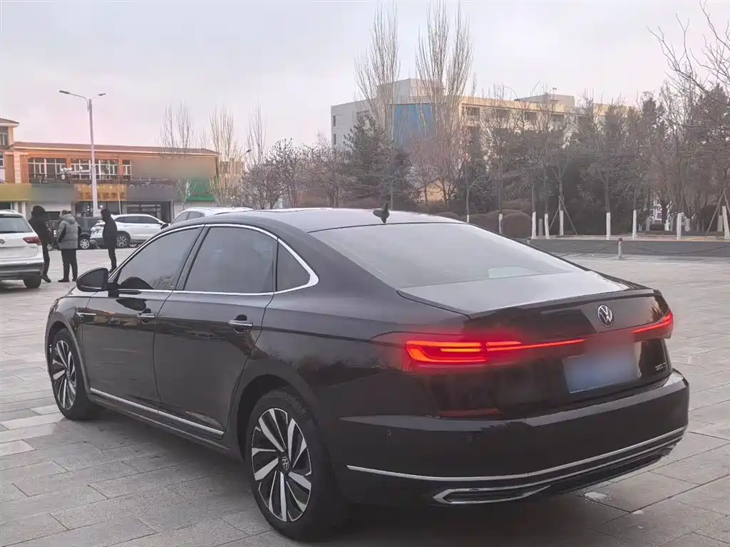 Volkswagen Passat 2023 Facelift 380TSI Luxury Edition фото 5