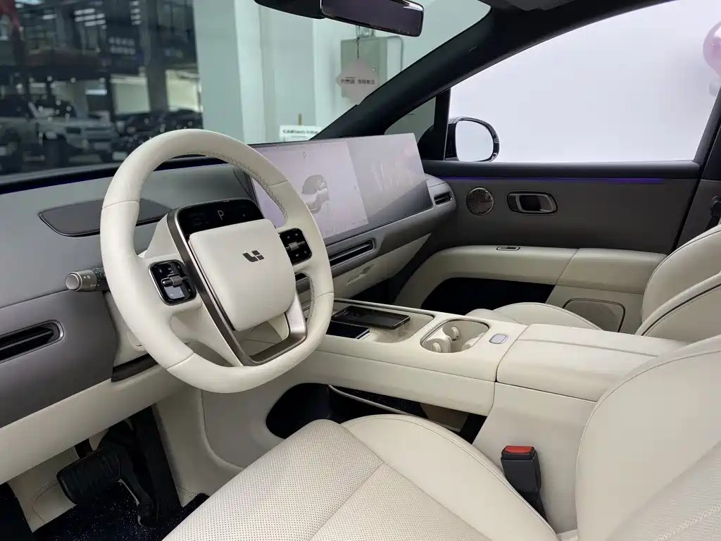 Li Auto i6 2025 2025 4WD Base Model