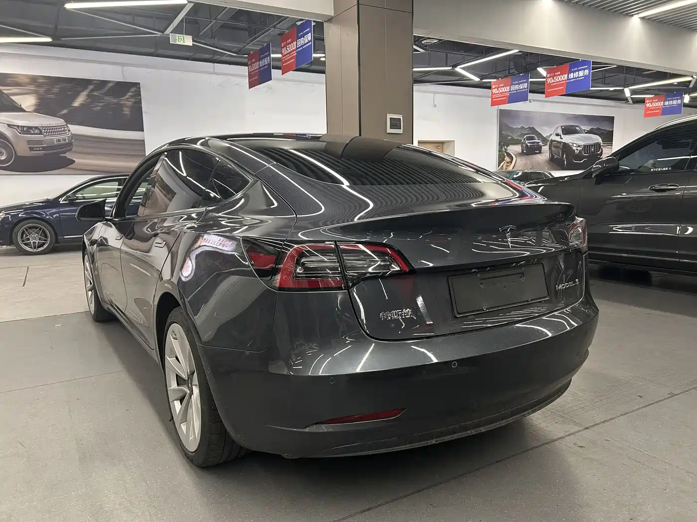TESLA MODEL 3