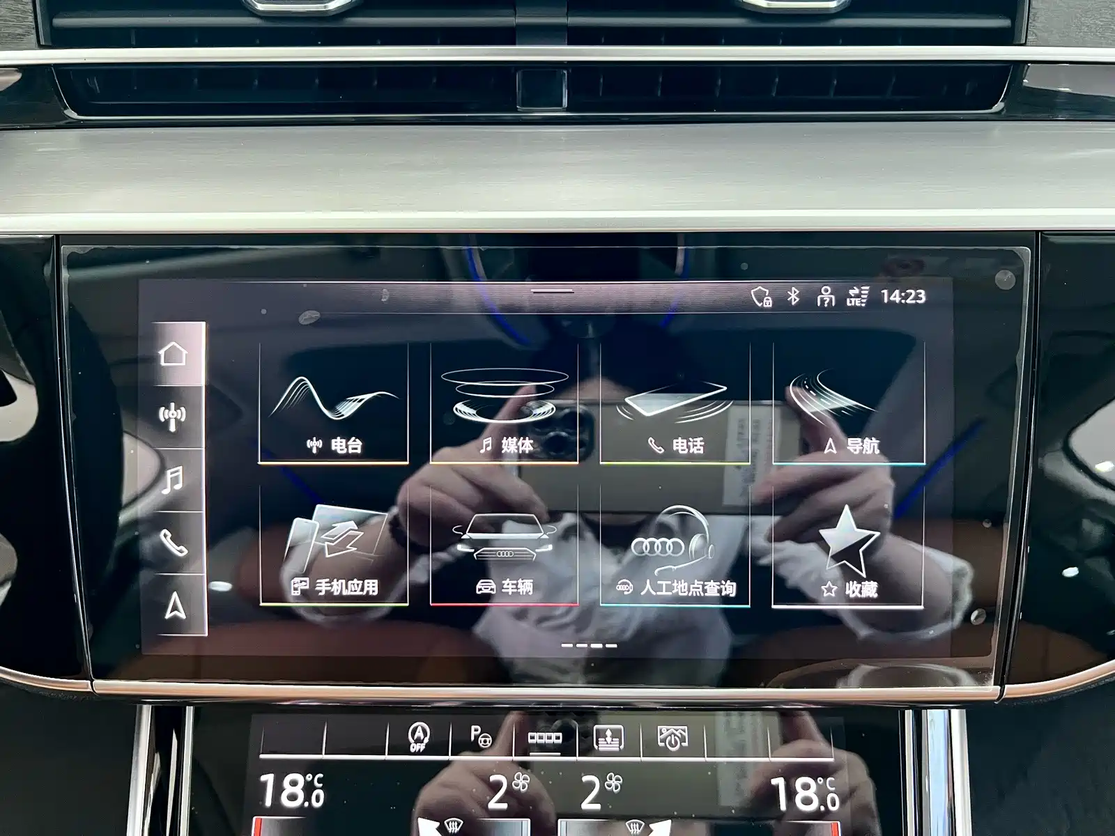Photo 16 - Audi A8