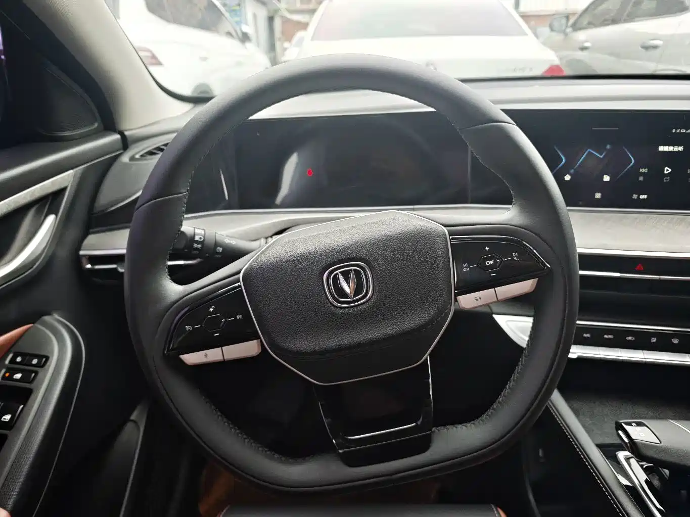 صورة 7 - Changan Eado