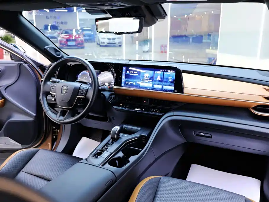 Toyota Crown SportCross 2023 2.4T SportCross HEV AWD Supreme Edition фото 19