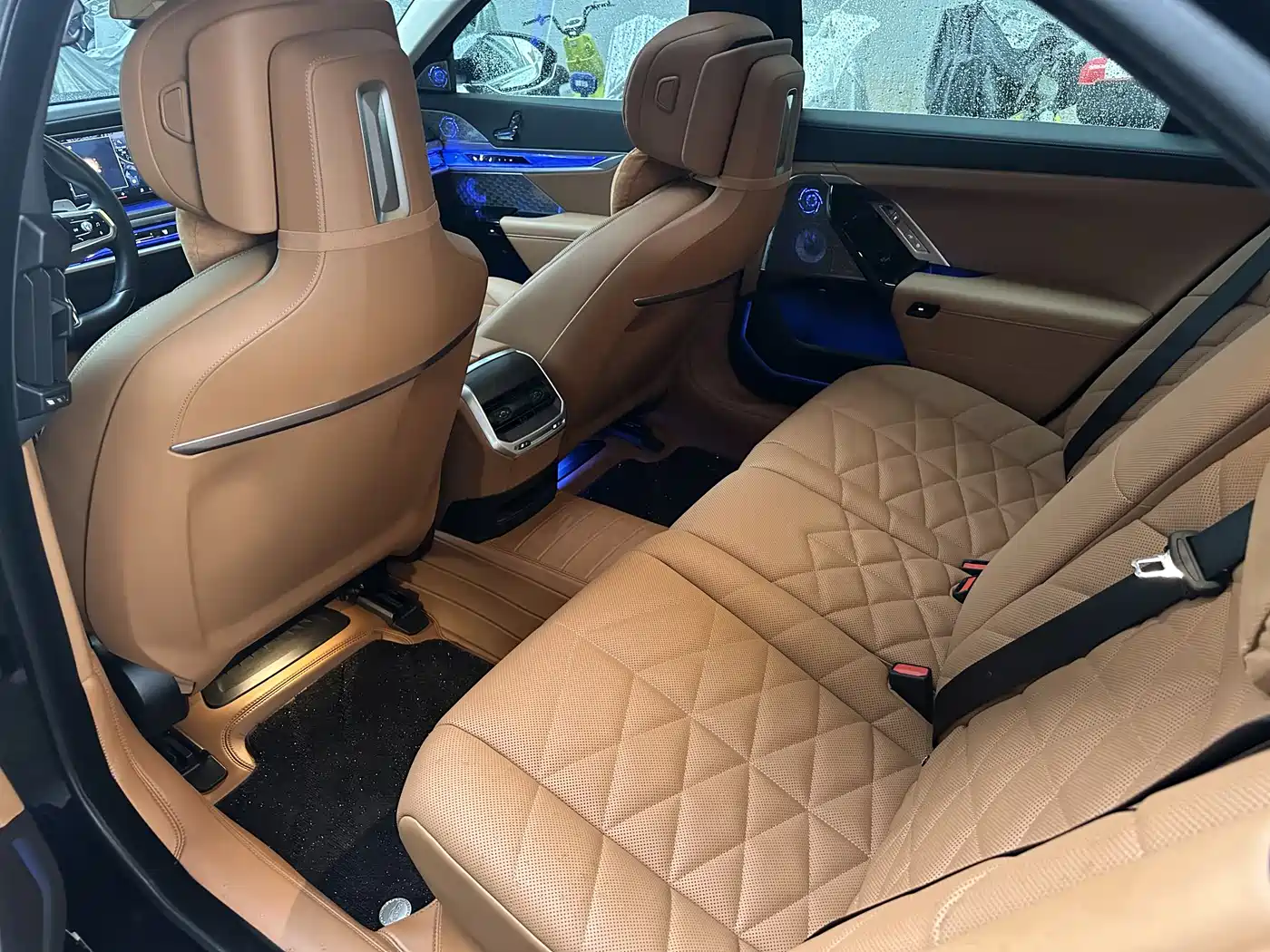 BMW 7 Series 2023 Model 735Li M Sport Package фото 12