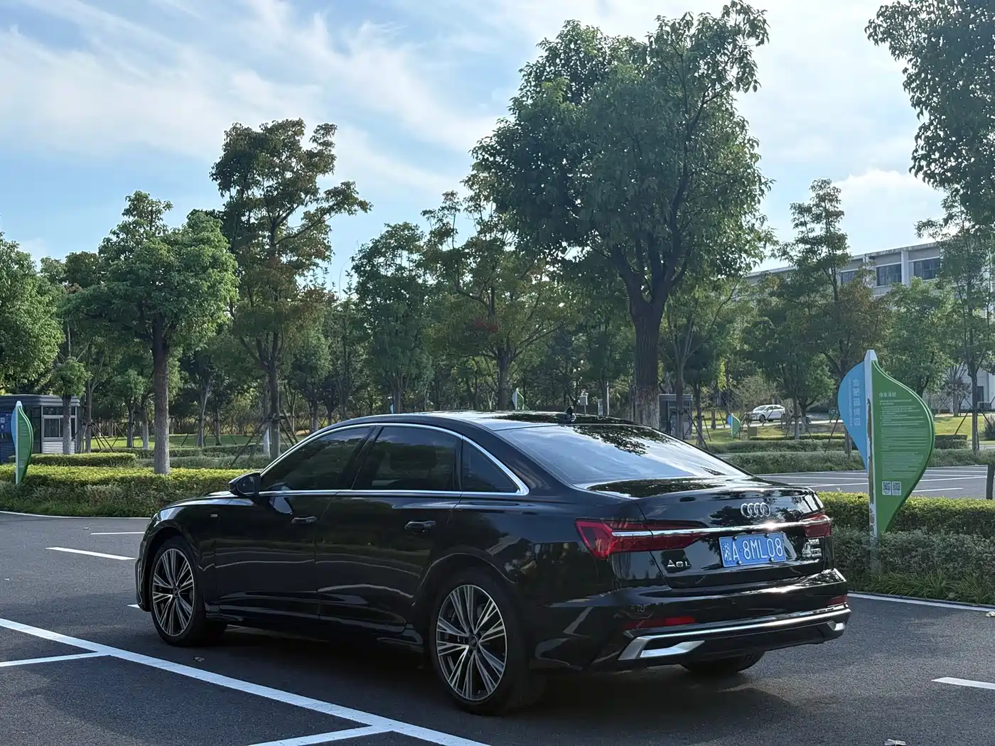 Фото 4 - Audi A6L