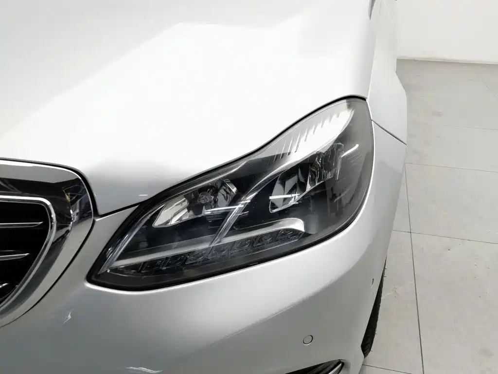 Photo 7 - Mercedes-Benz E-Class