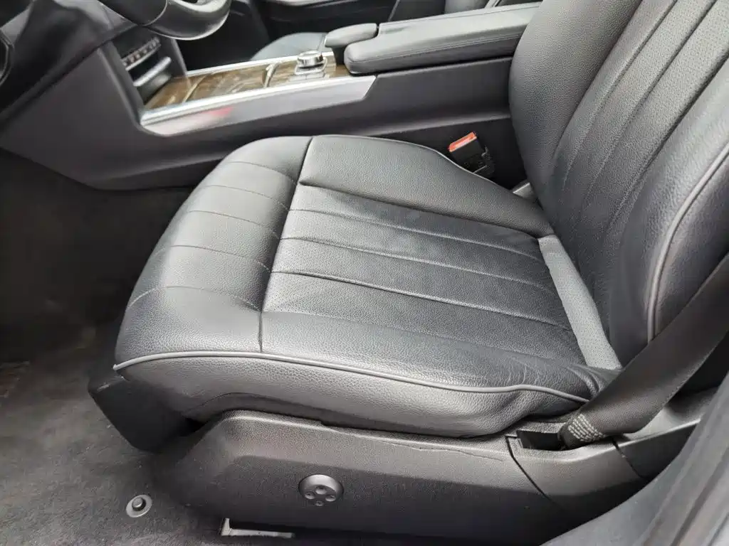 Photo 20 - Mercedes-Benz E-Class