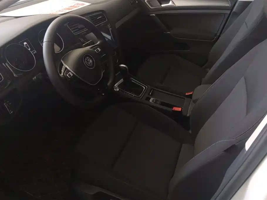 Volkswagen Golf 2020 Beloved Edition 200TSI DSG Comfort фото 9