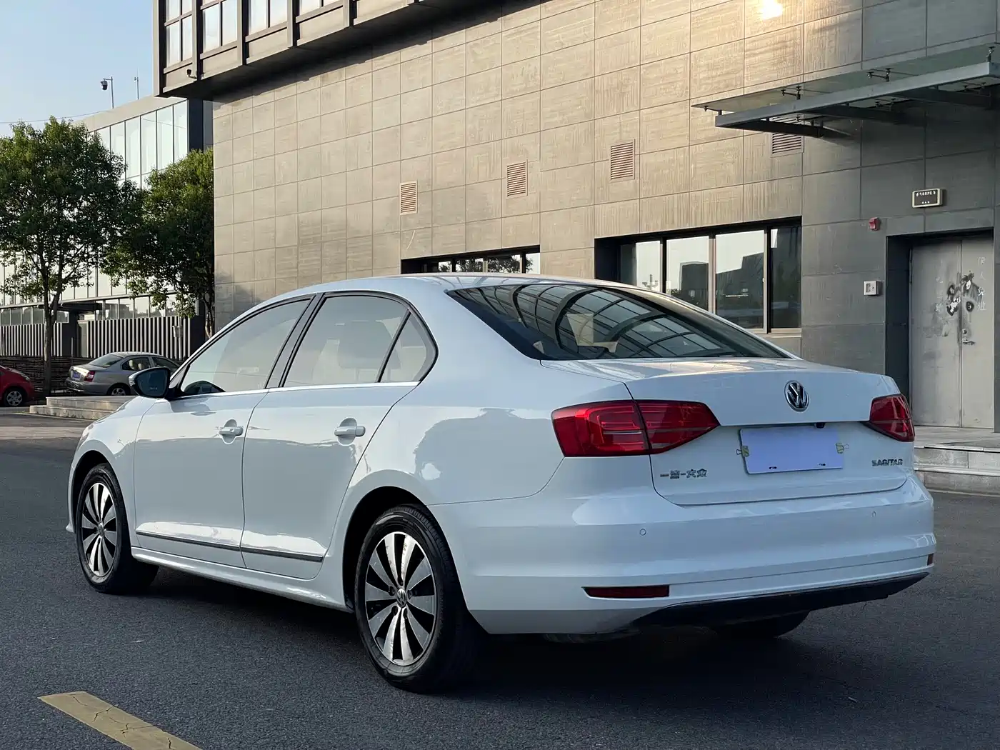 Volkswagen Sagitar 2017 1.6L Automatic Comfort фото 12