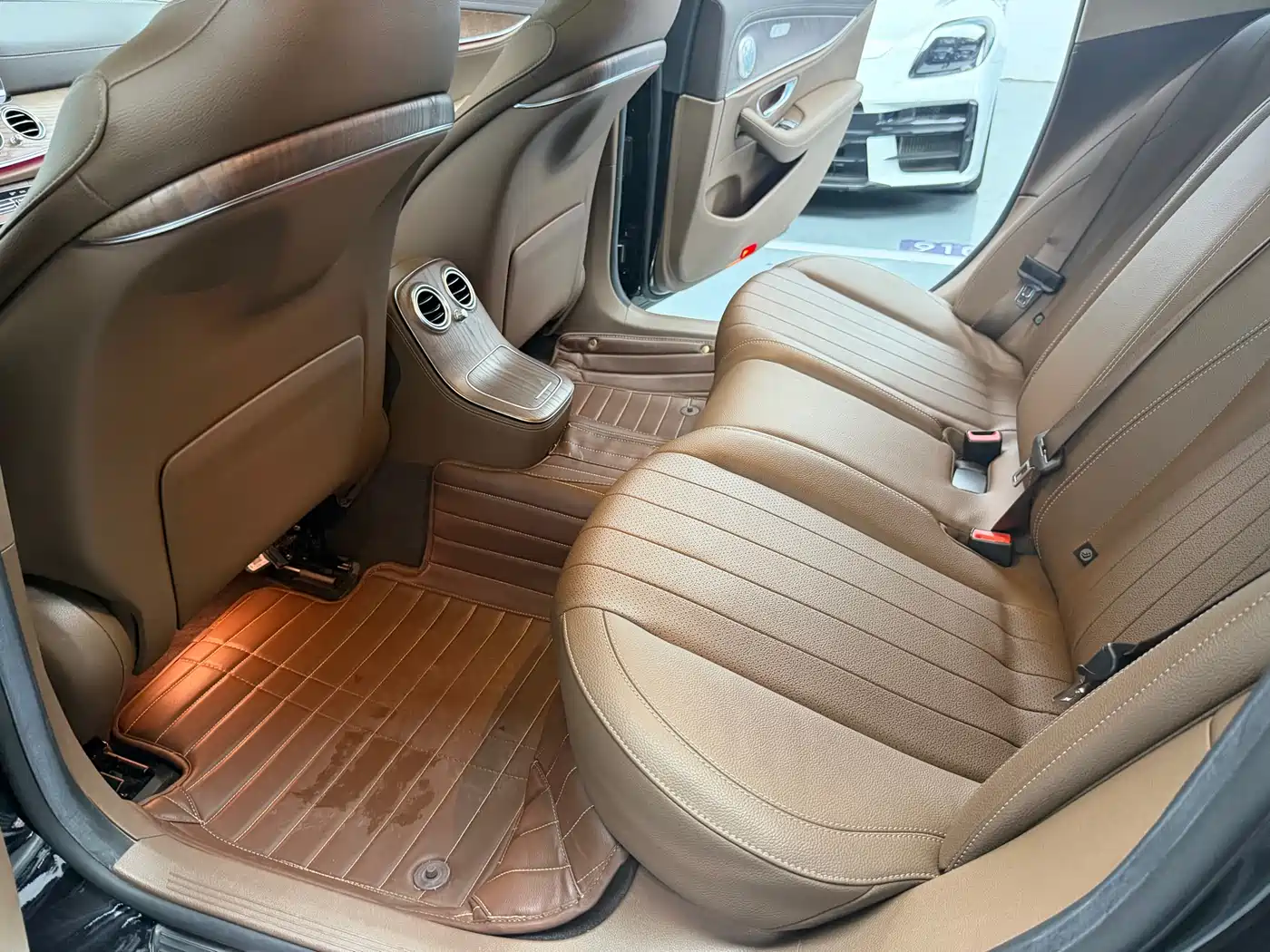Mercedes-Benz E-Class 2022 E 300 L Fashion фото 12