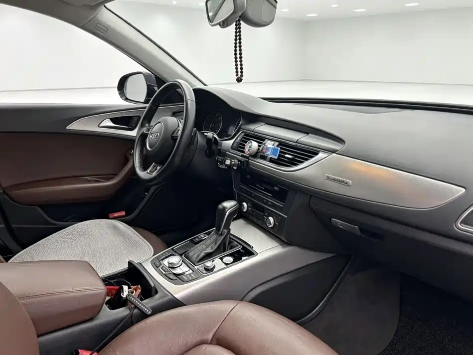 Photo 4 - Audi A6L