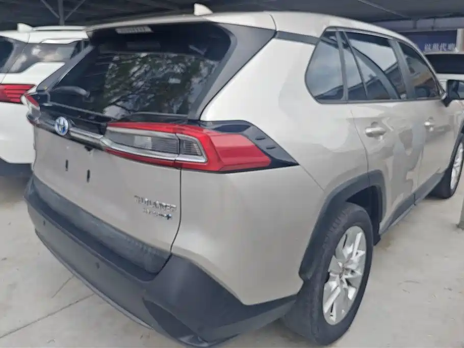 Toyota Wildlander 2022 Hybrid 2.5L E-CVT FWD Leading Edition фото 3