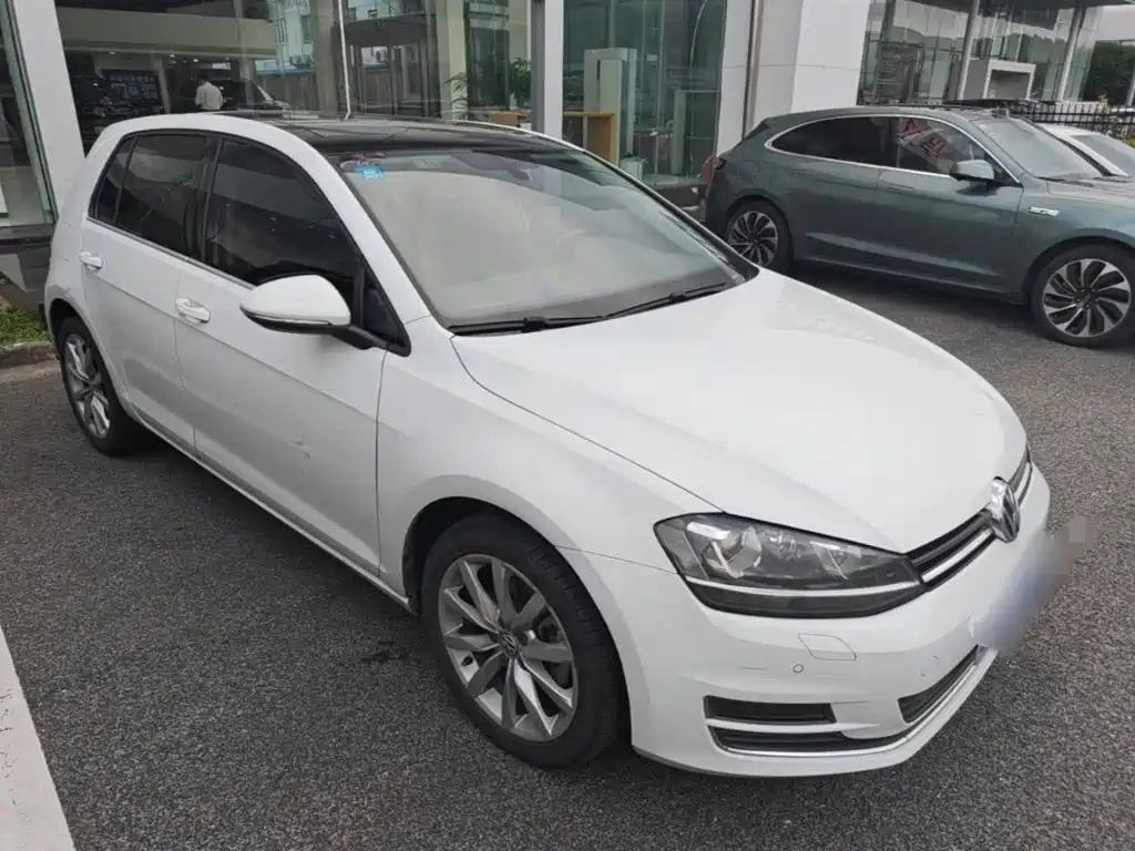 Photo 4 - Volkswagen Golf