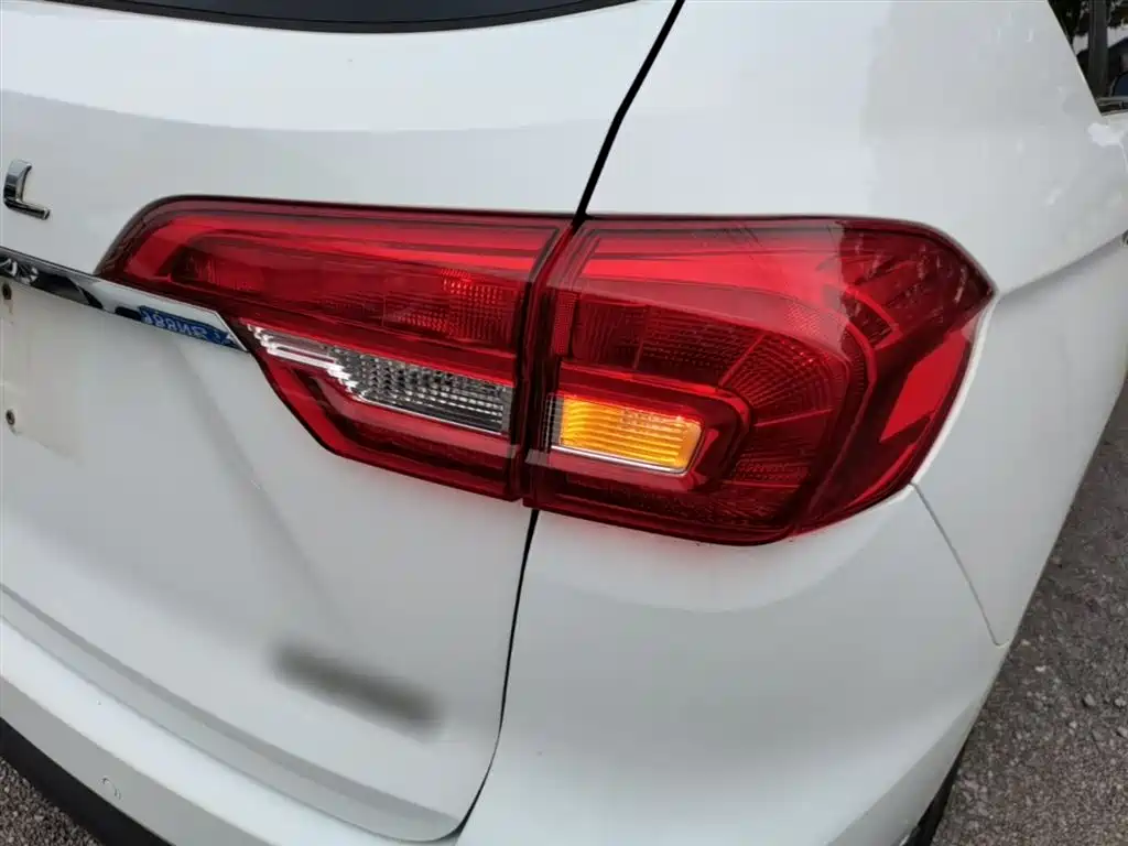 Haval M6 2017 1.5T Automatic 2WD Premium фото 7