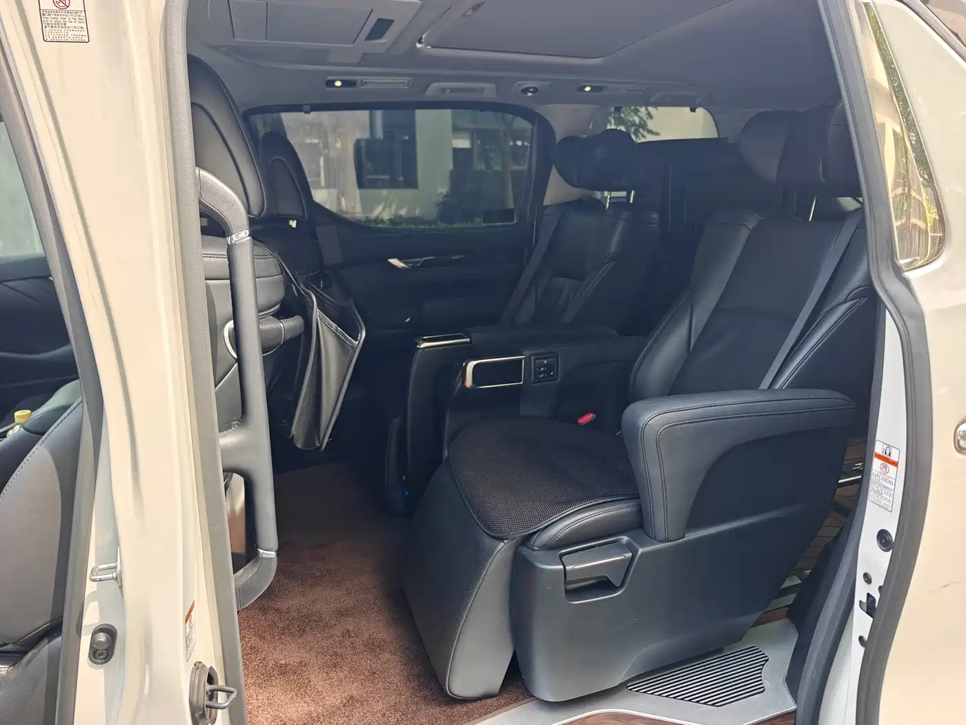 Toyota Vellfire 2020 Twin Engine 2.5L HV Luxury Edition фото 5