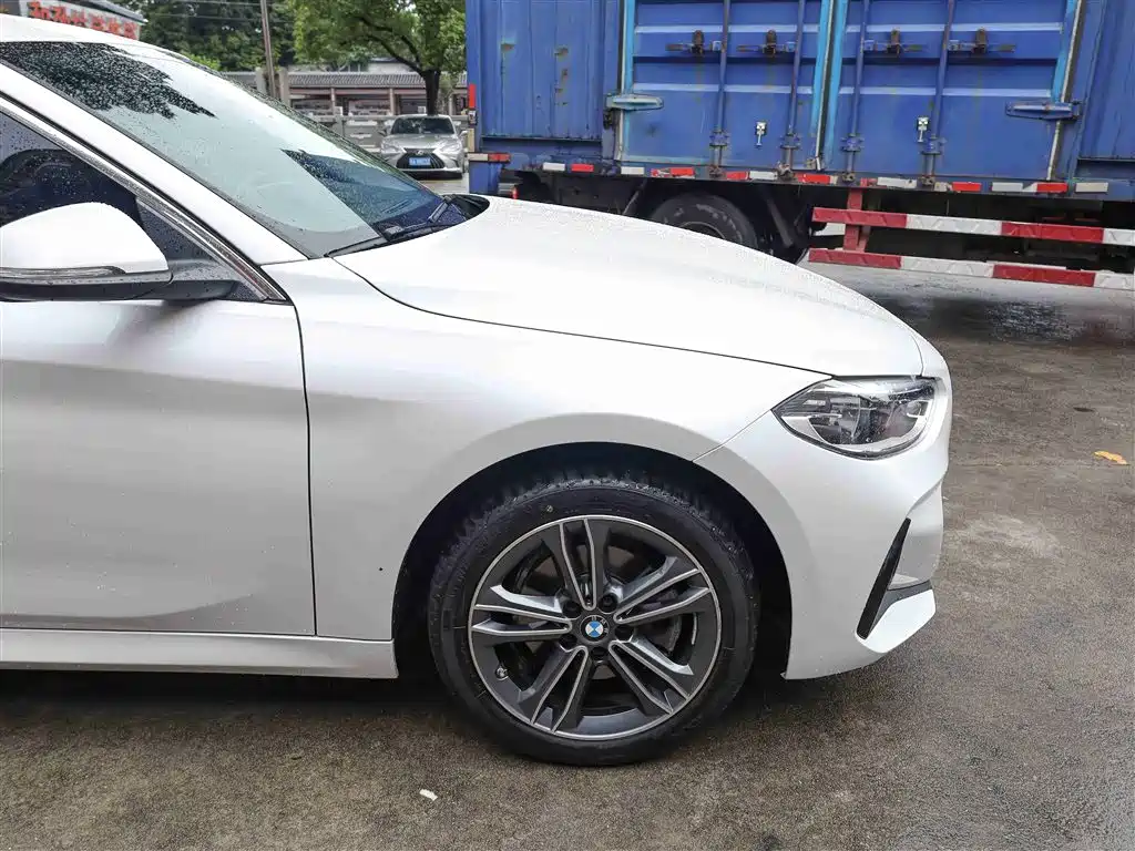 BMW 1 Series 2022 120i M Sport фото 27