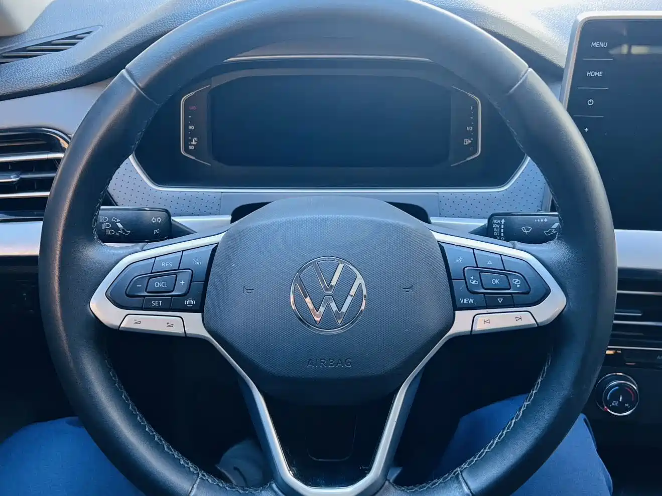 Volkswagen Lavida 2023 1.5L Auto Five Million Edition фото 9