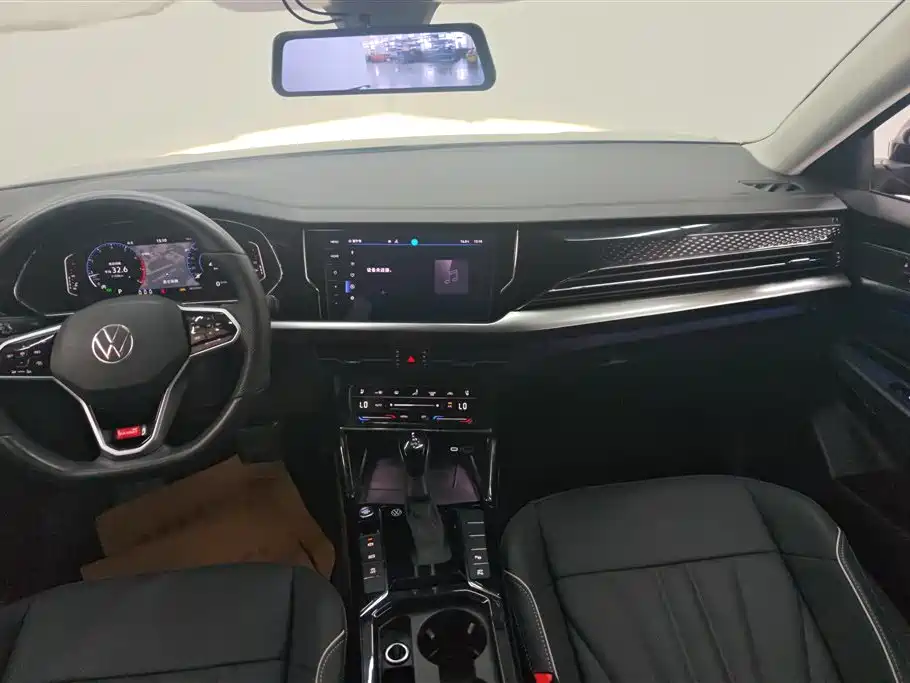 Volkswagen Passat 2024 380TSI Starlight Luxury Edition фото 12