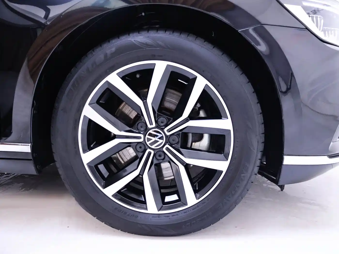 Volkswagen Magotan 2023 2 Million Units Anniversary Edition 330TSI DSG Leading Type фото 7