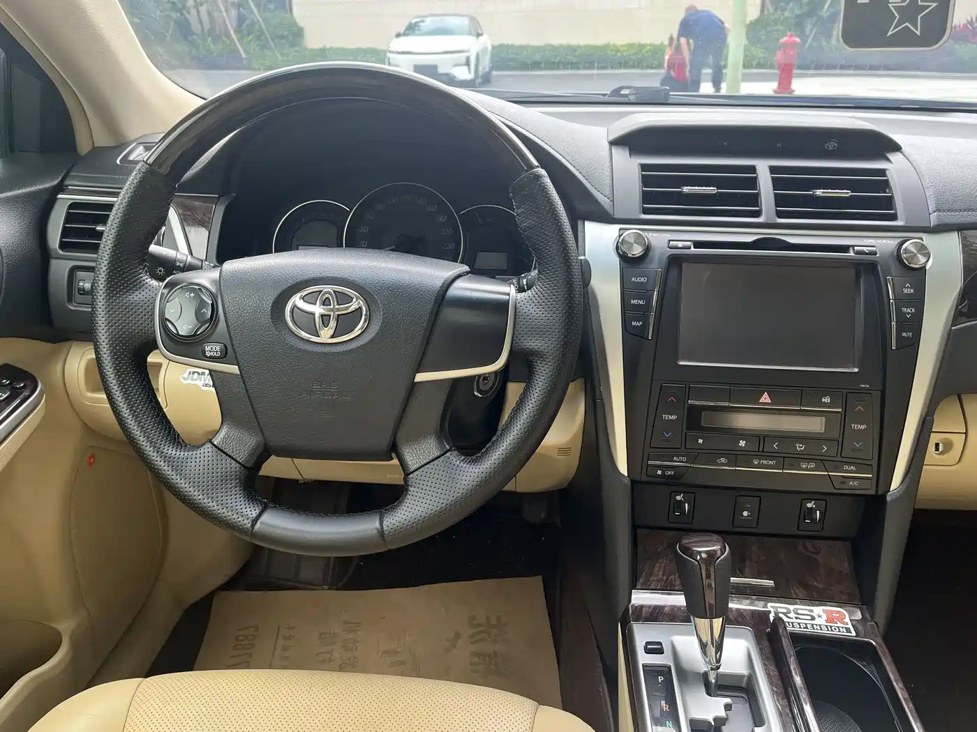Toyota Camry 2015 2.0G Leading Edition фото 26