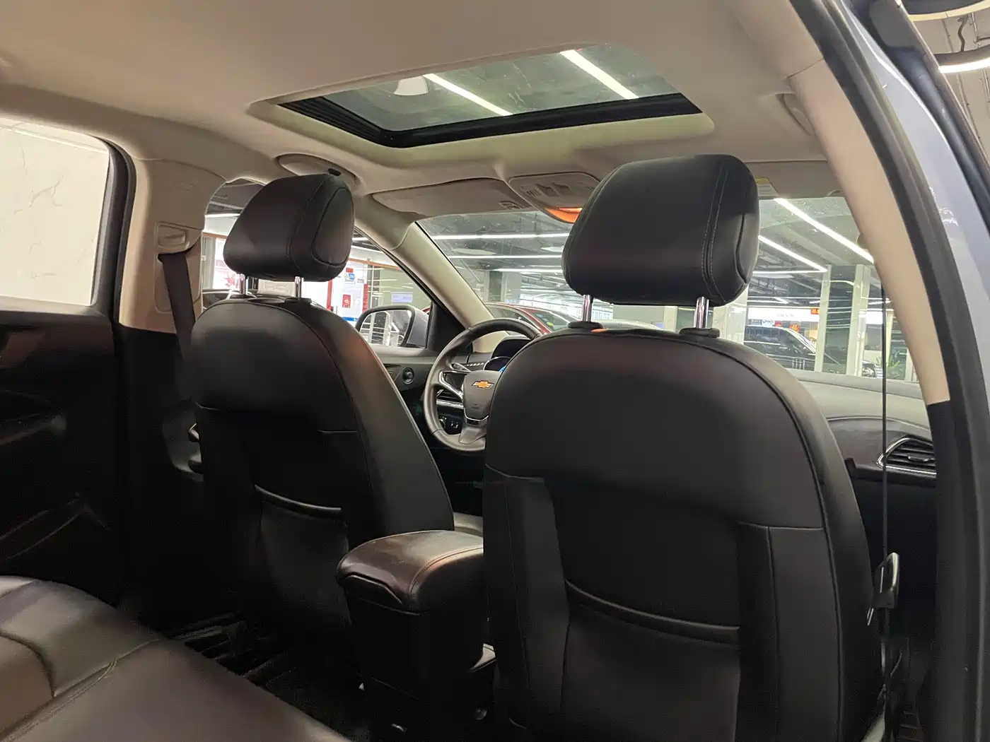 Photo 10 - Chevrolet Cruze
