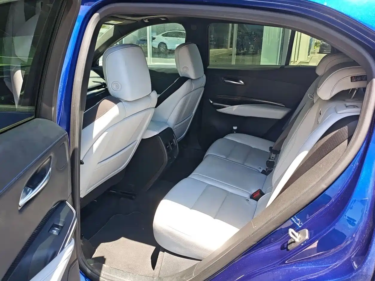 CADILLAC XT4