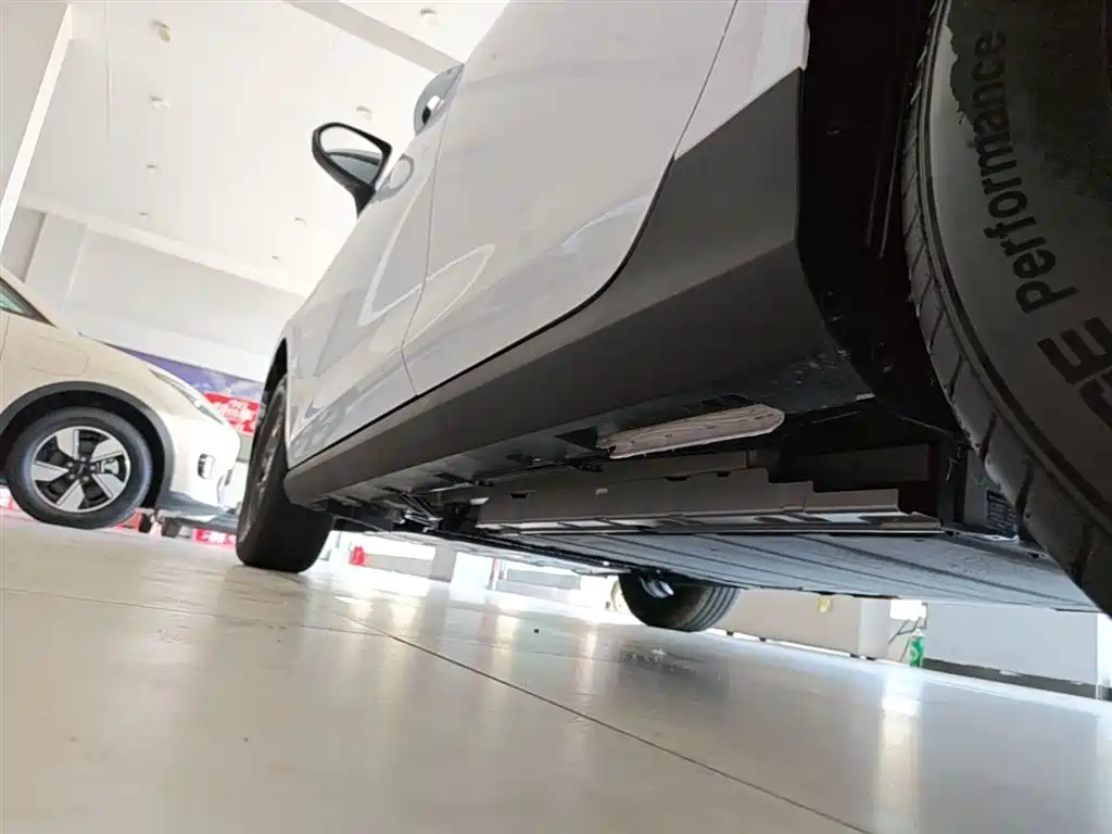 BYD Qin PLUS 2026 DM-i Smart Edition 128KM Progressive фото 22